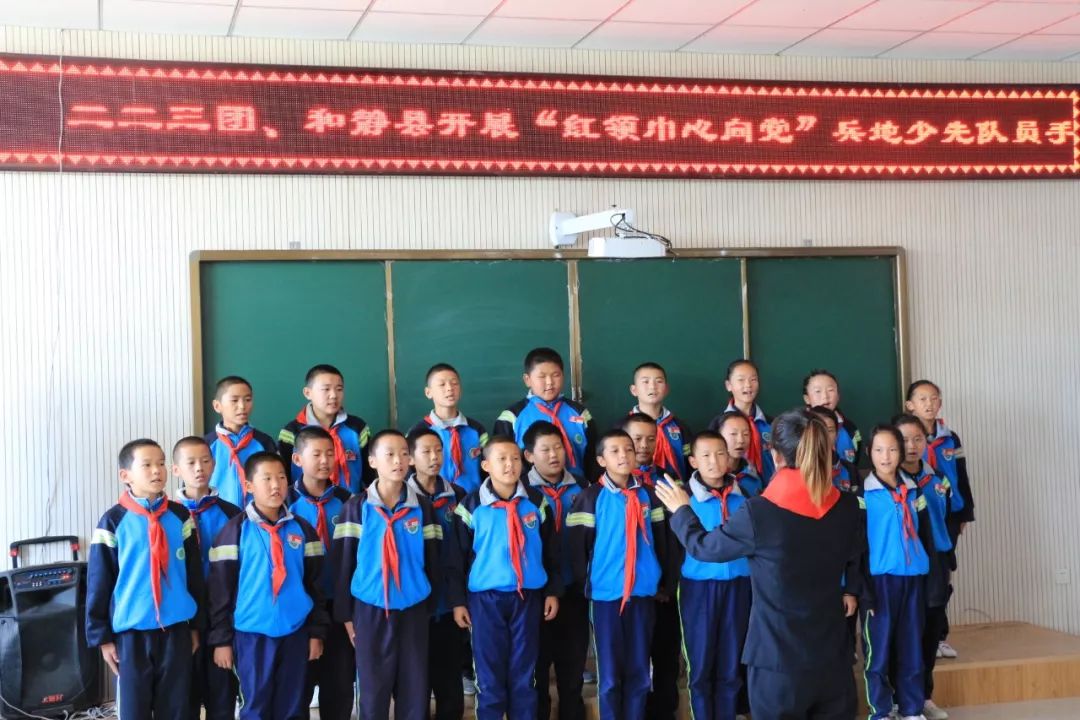 和静县第五中学与二二三团 红领巾心向党兵地少先队员 手拉手融情