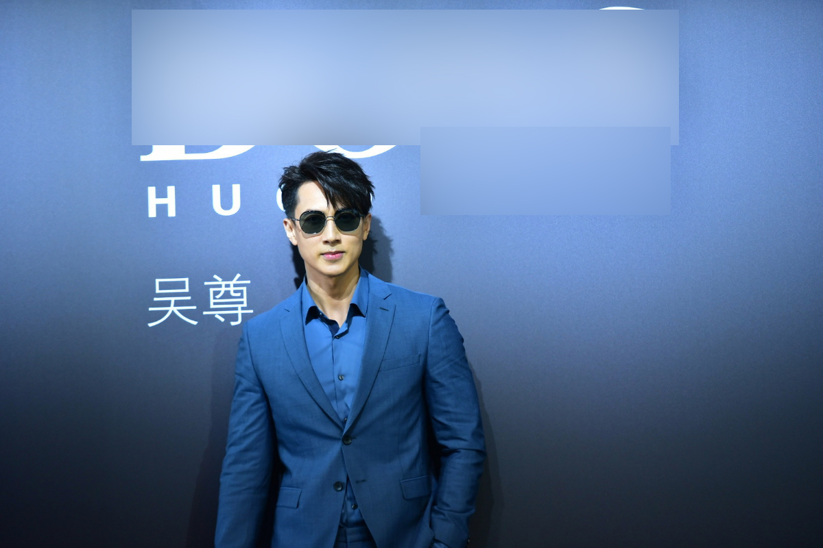 吴尊眼镜造型绅士优雅 若女儿进娱乐圈自己要当经纪人