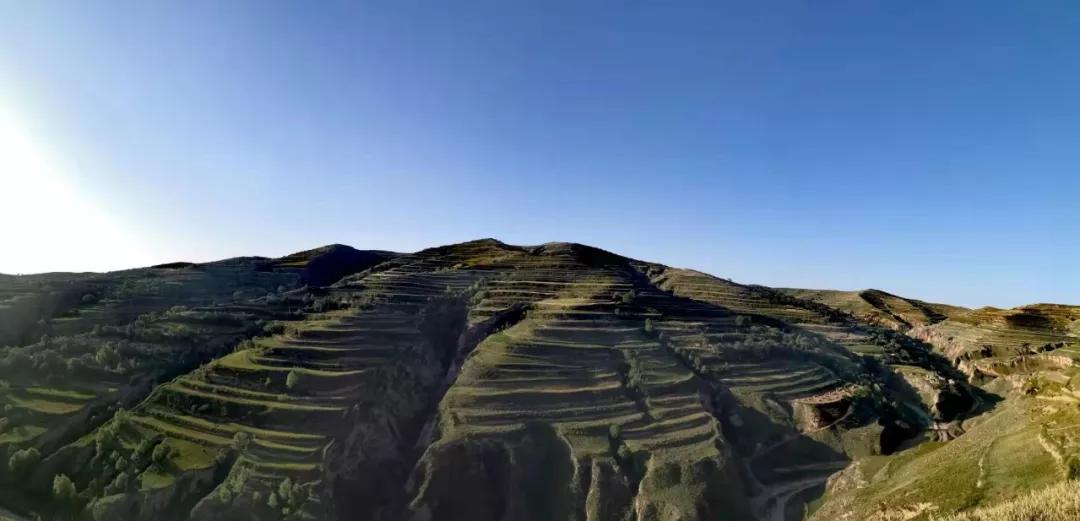 实拍甘肃定西陇西县小山村典型的黄土高原风貌