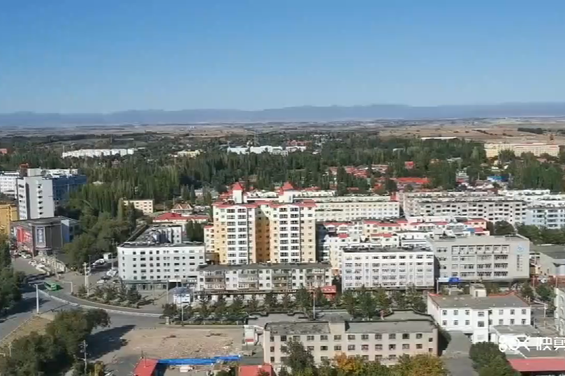 鸟瞰建设中的塔城市