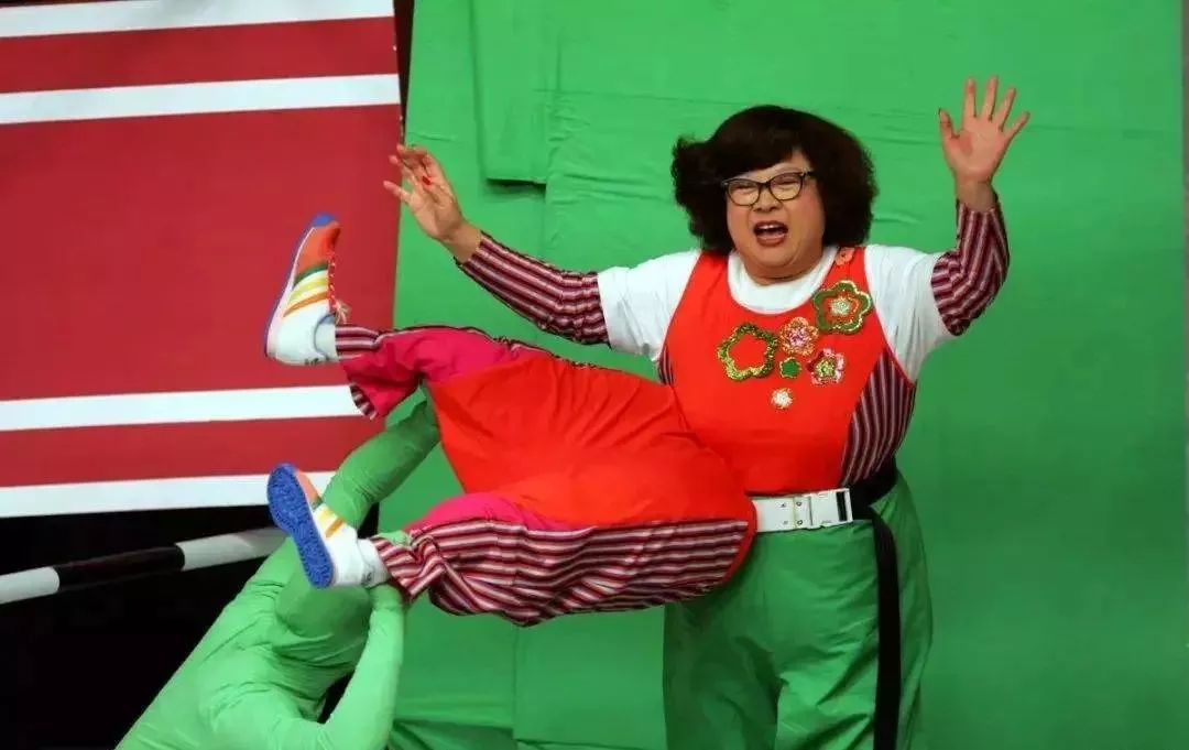 张国荣遗言中特别感谢的肥姐:生活在阴霾中,也要给别人温暖