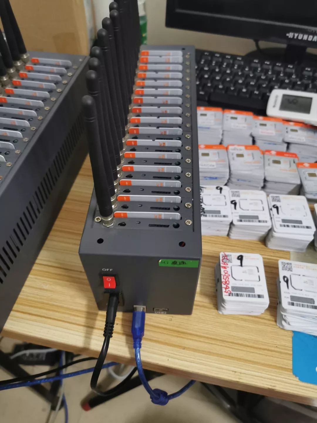 扣押"猫池"设备40台,卡池设备24台,加密狗17个,台式电脑19台,手机卡6