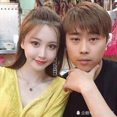 卢本伟用uu照片当头像女友在小号曝光实情这对cp挺逗