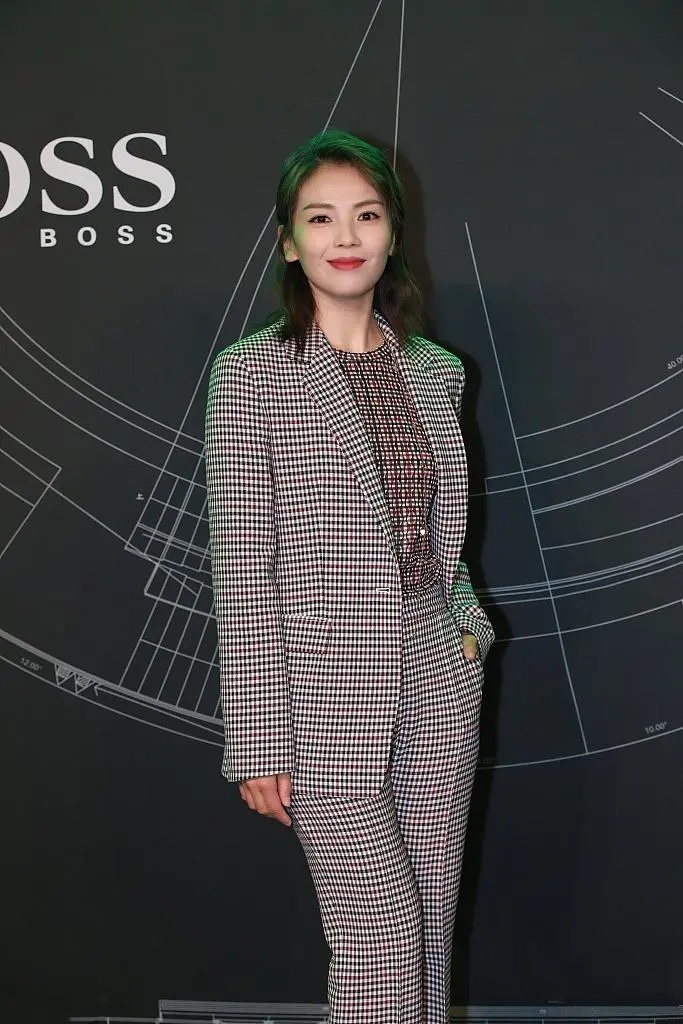 原创刘涛西装阔腿裤现身,42岁生图惊艳,认真保养和同龄阿姨气质不同