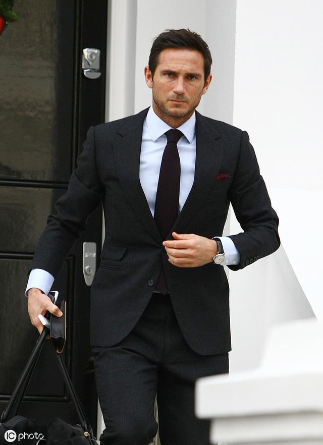 原创英超:切尔西主场需集中注意力,吉鲁或在冬季转会窗离队?