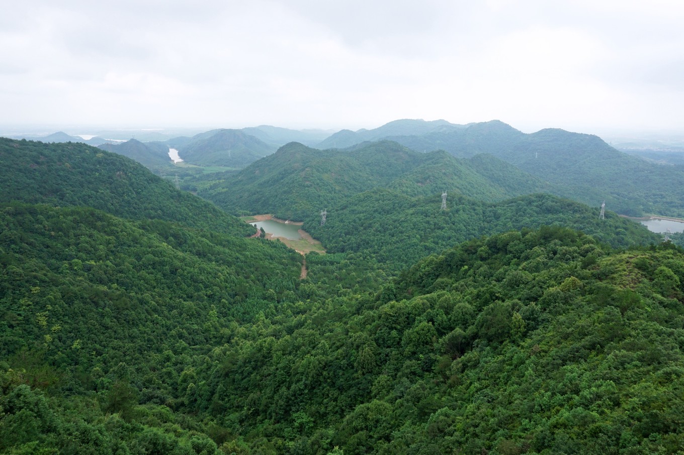 登高靈谷峰瞰撫州全景山頂拜佛據說相當靈驗