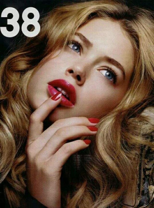 荷兰超模刀刀小姐柔美性感迷倒欧美时尚界飞吻穿透屏幕动人心