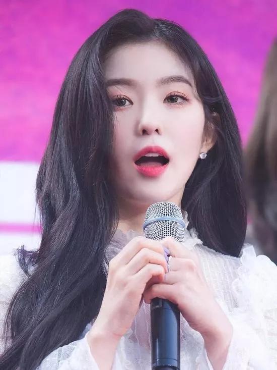 人间花仙子iu蓝发回归你准备好尝试入秋新发色了吗穿