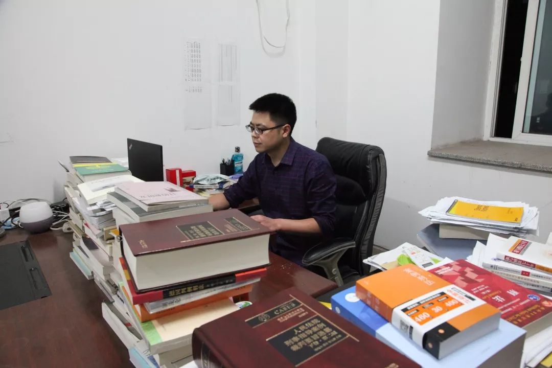 经济法学院 陈步雷教授我认为,学法的学生要有良好的法学素养与