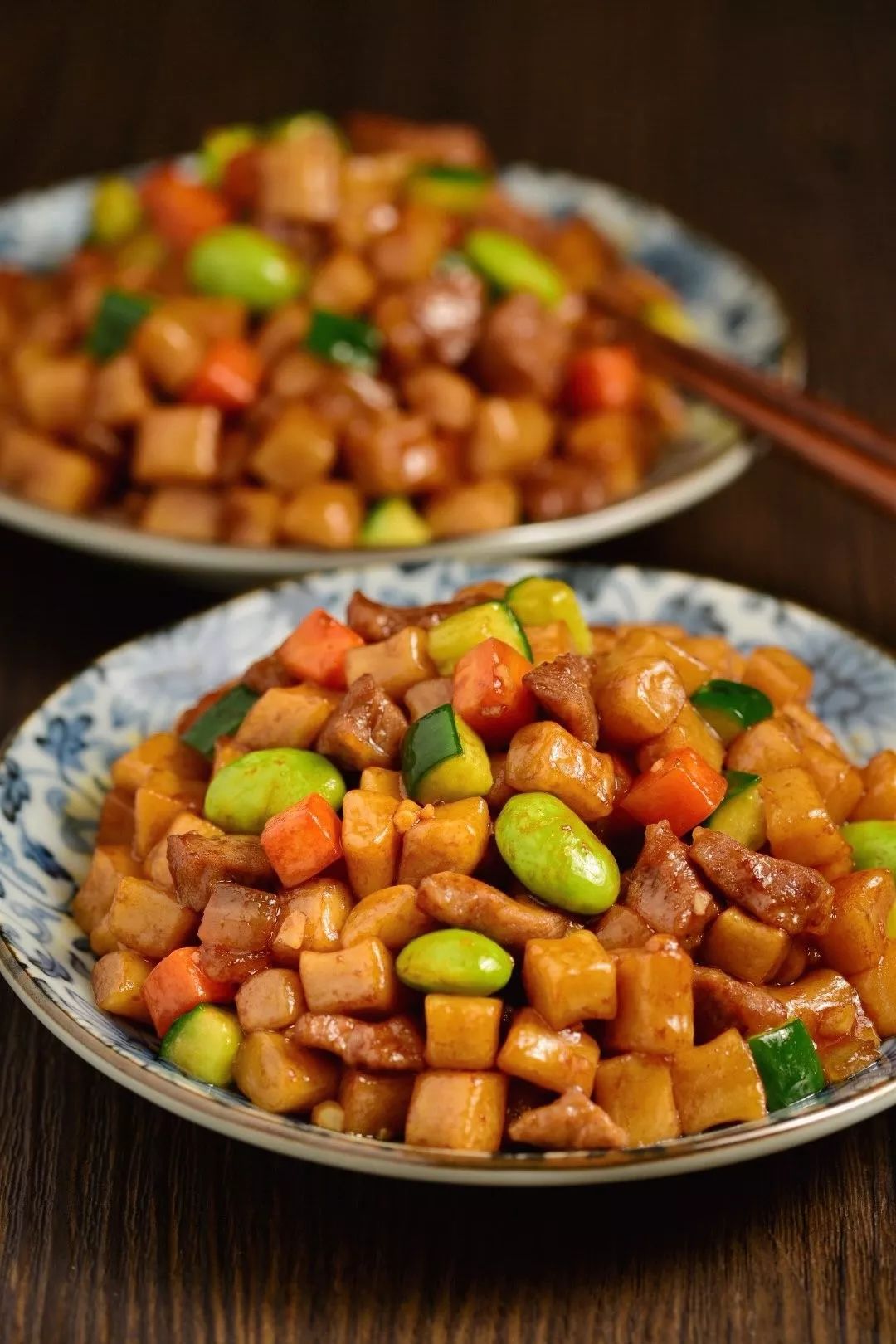高级面点大师e路拾缘带来了两款好吃的面食老北京炒疙瘩&家常炒面片