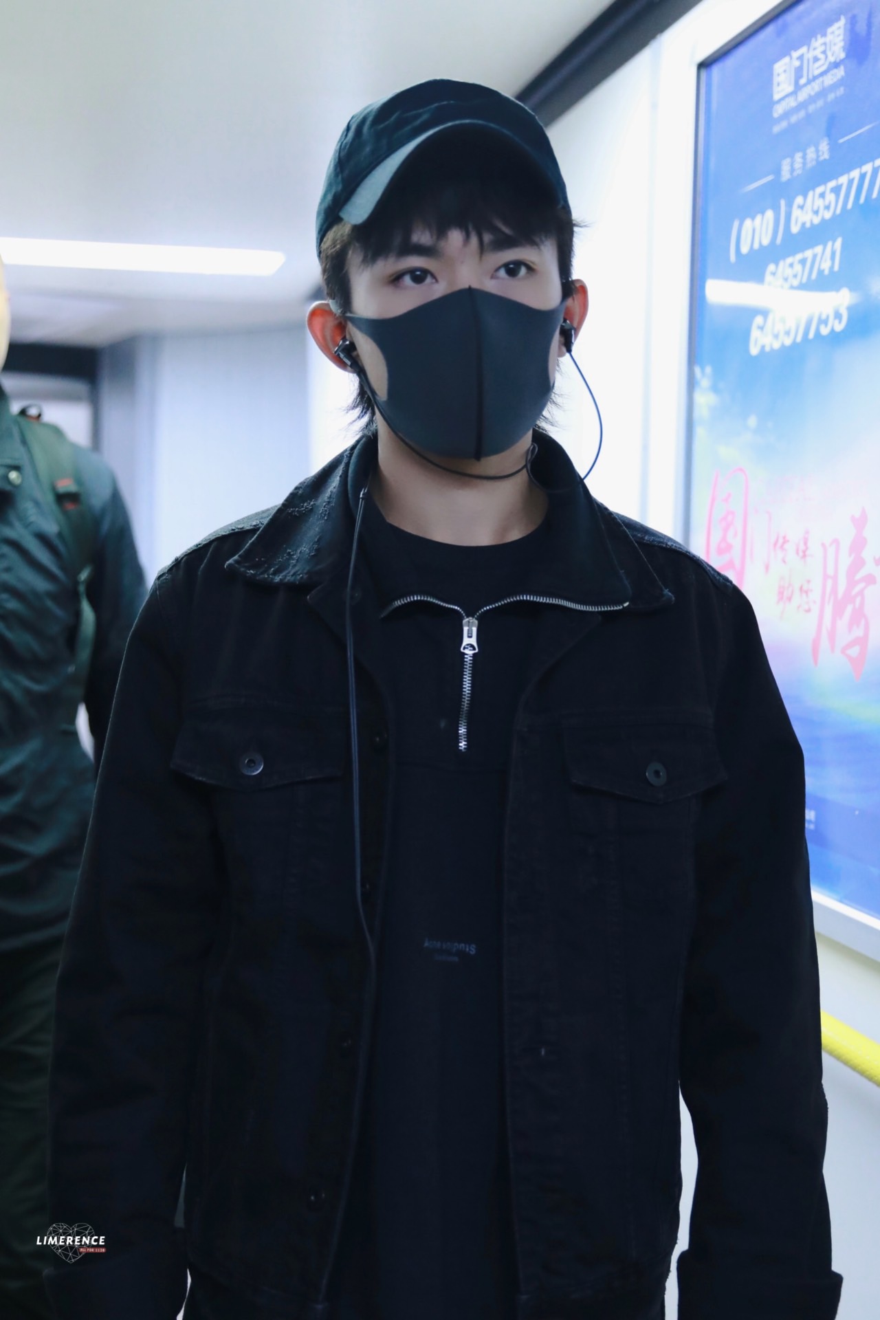 易烊千玺北京飞上海小飞人的忙碌夜晚