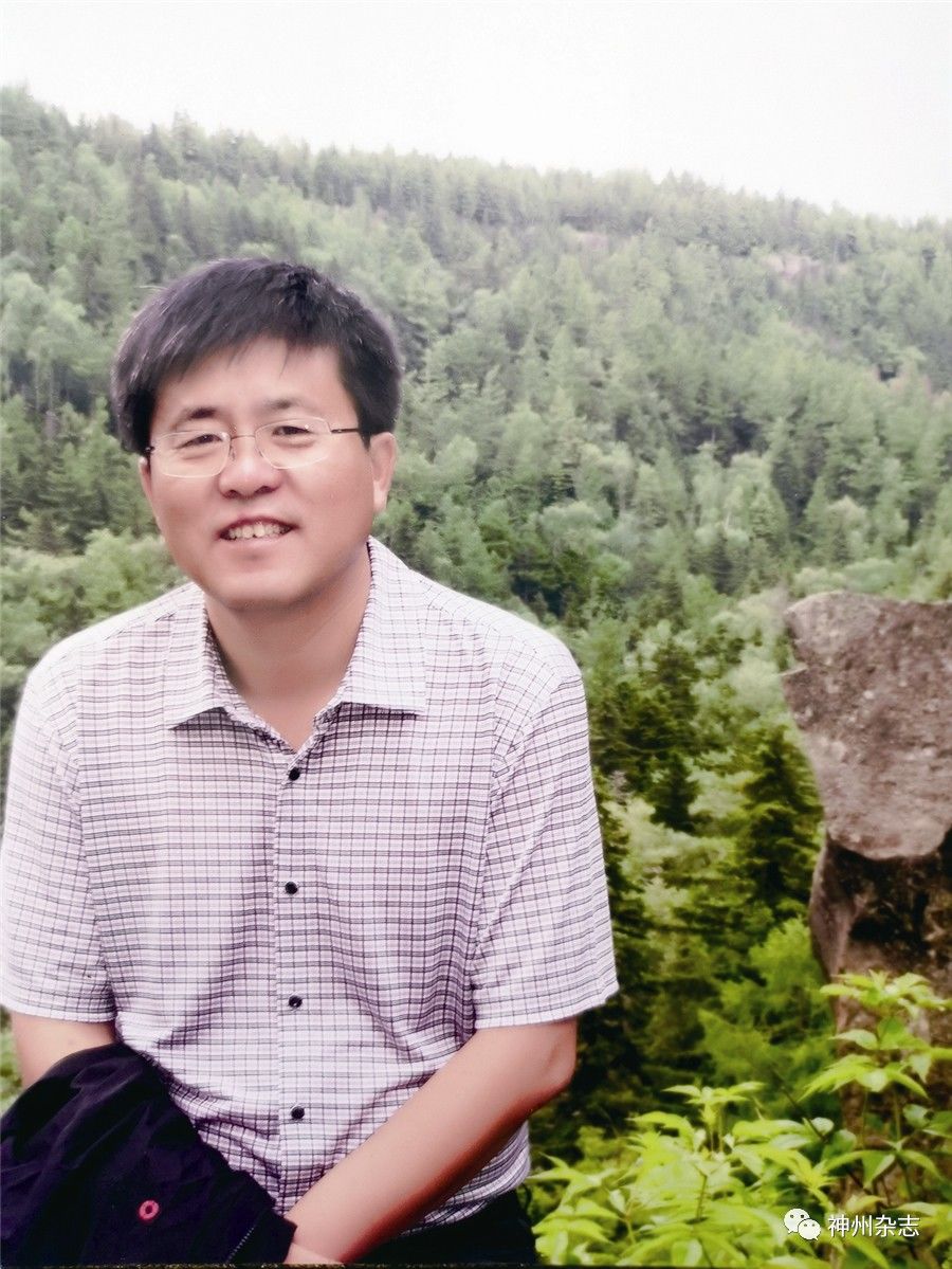 【作者简介】田国瑜,赤峰市敖汉旗人,大学学历.