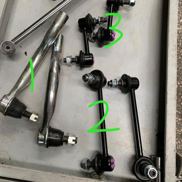 本田雅阁底盘咕咚咕咚异响换下来的一堆配件让车主有些心疼