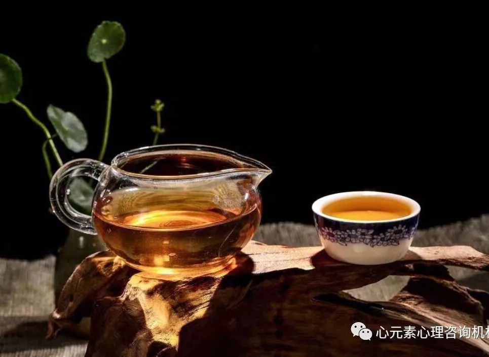 人生如茶,浓淡皆宜随烟轻扬,袅袅升腾,悠然品茗,寻一种世外淡然的心境