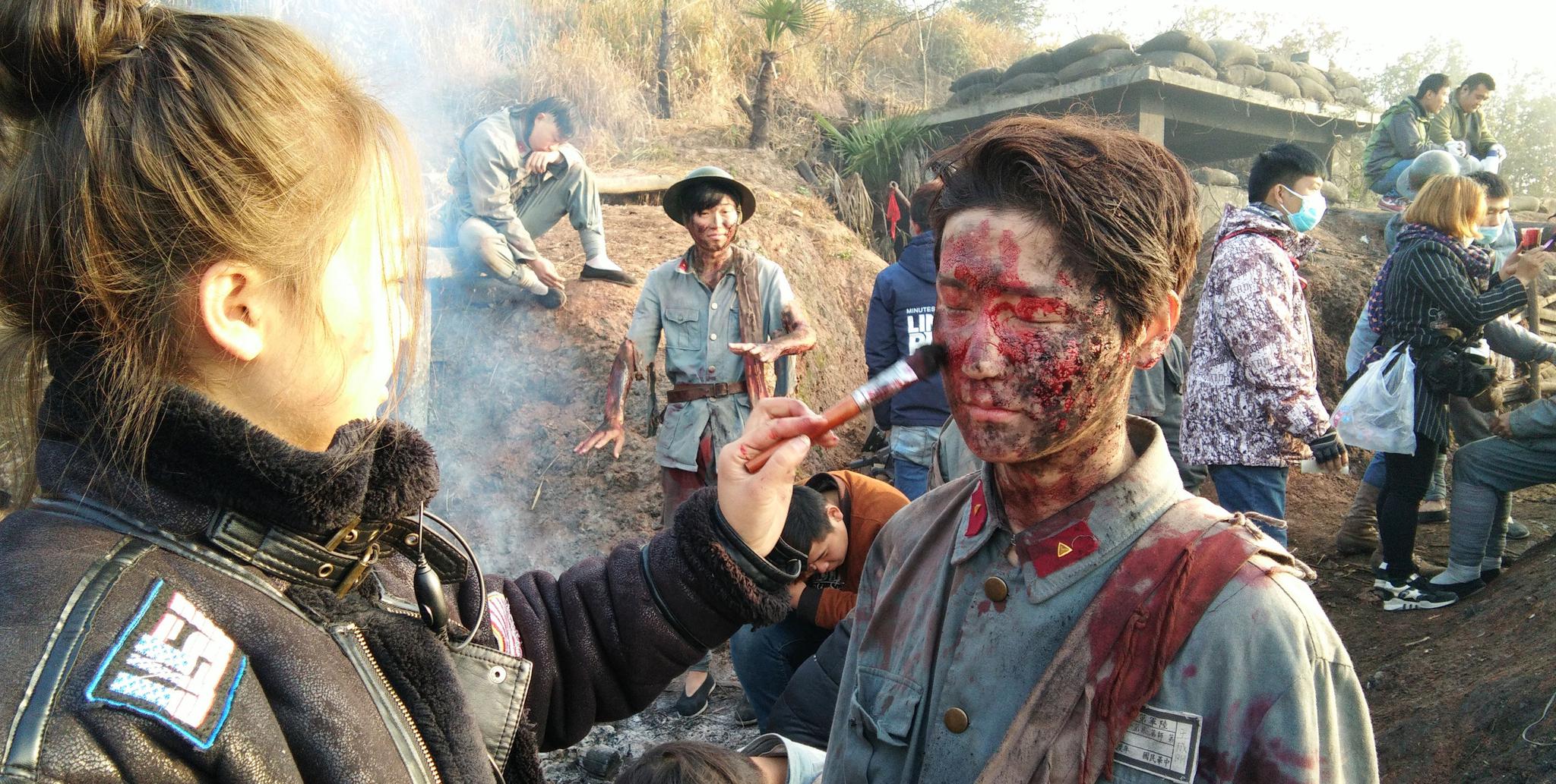 镜头下:群众演员的真实生活,最喜欢演尸体