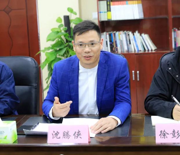 慈溪横河中学教务处主任,现为库车县第二中学副校长的张杰峰在发言中