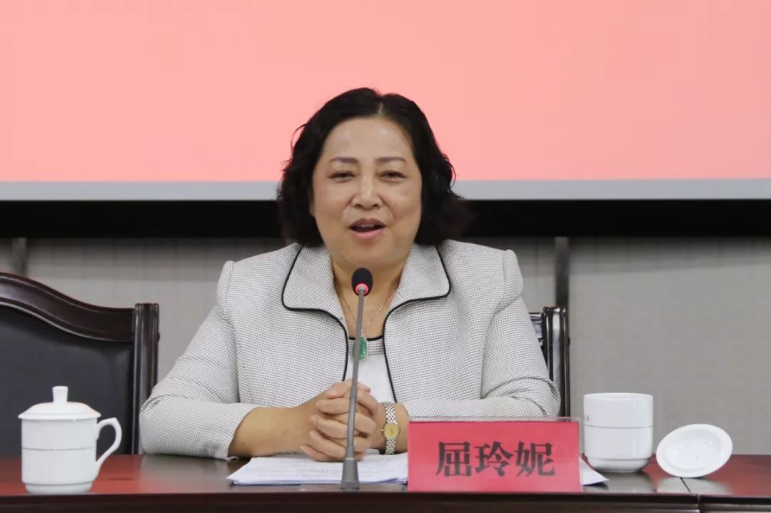 "屈玲妮表示,生活垃圾分类工作是一项系统工程,关系到千家万户,各板块