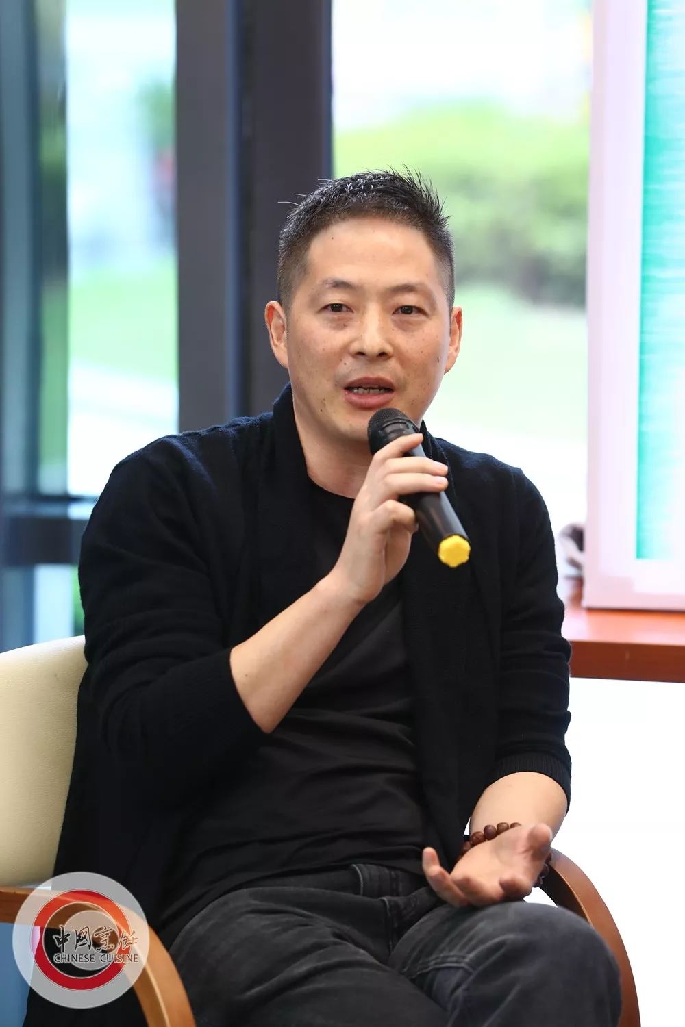 上海海菁会会长沈巍也是厨师出身,他表示做这个职业都是"内伤",为了试