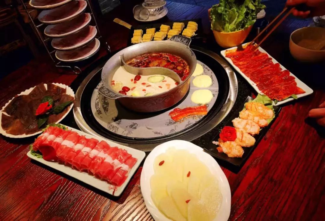 "上膳鱼捞涮烤火锅"周年庆!火锅 烤肉=一锅high