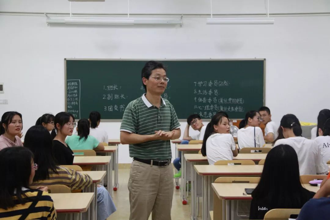 田海洋:用"团结,紧张,严肃,活泼"构建一个班集体
