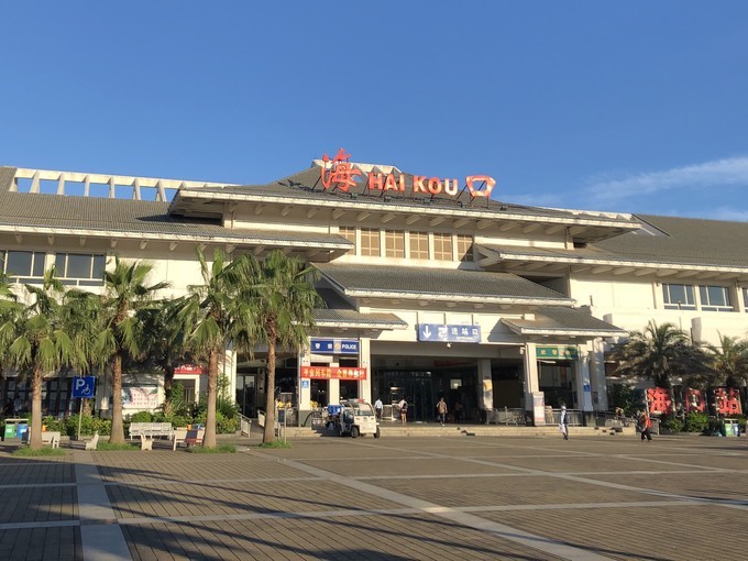 海口火车站然后坐公交到 海南 大学找朋友海南 大学也可以逛逛,挺好看