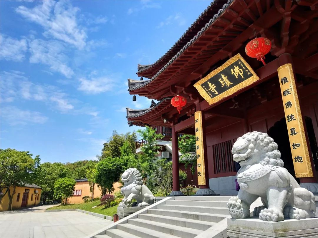 在达蓬山仙佛谷不仅可以寻找当年徐福东渡的遗迹,其中的佛迹寺更是