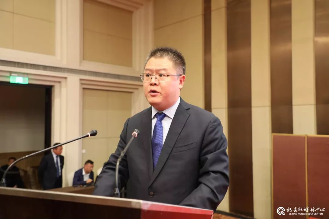 副县长娄高作项目推介,对精心挑选出市场前景好,涉及铝型材加工产业