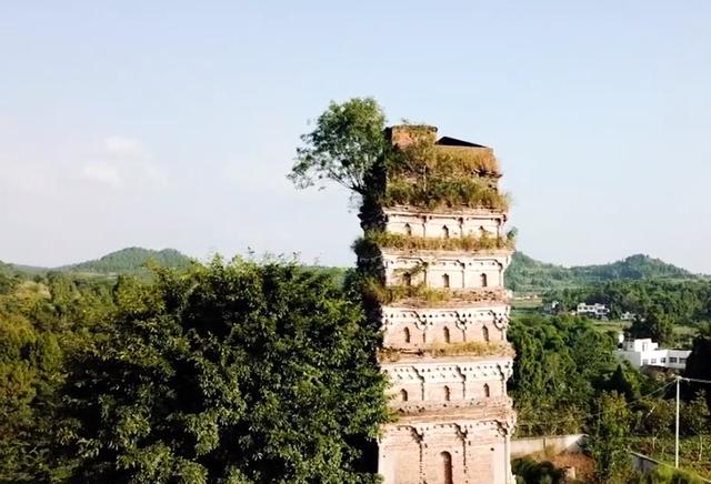 传说是这样的,现实中丹山白塔的建造时间也确实只用了一个晚上,其效率