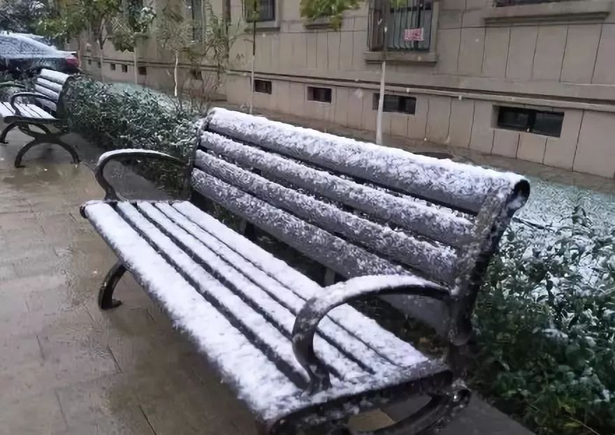 新源县拜城县独山子独山子大峡谷的第一场雪 惊世绝美!