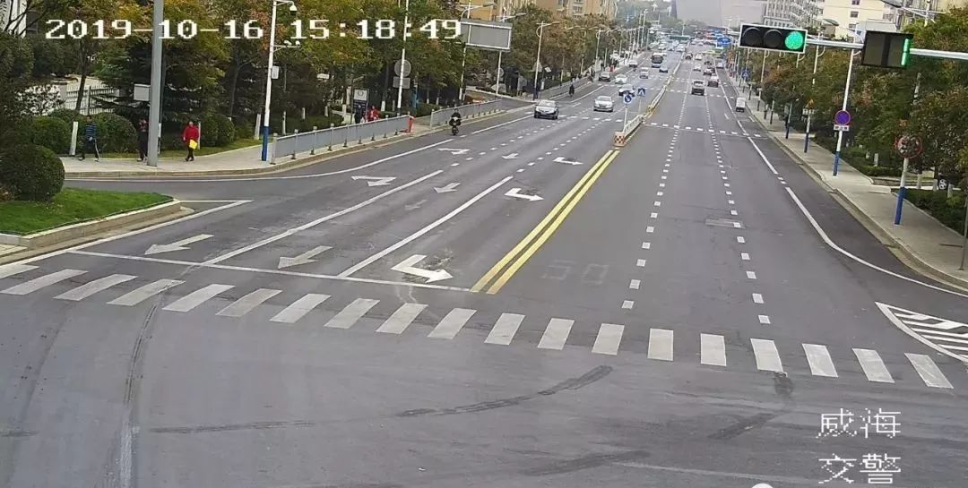 二,西向东方向:3条车道分别为直行左转,直行,直行.