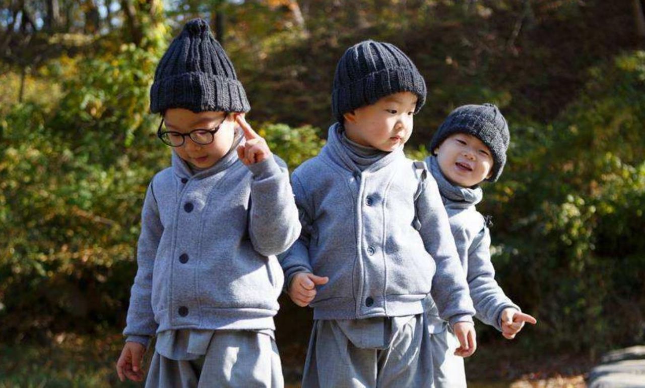 原创27岁出道37岁获影帝41岁生下3胞胎今儿子表情包火遍中国