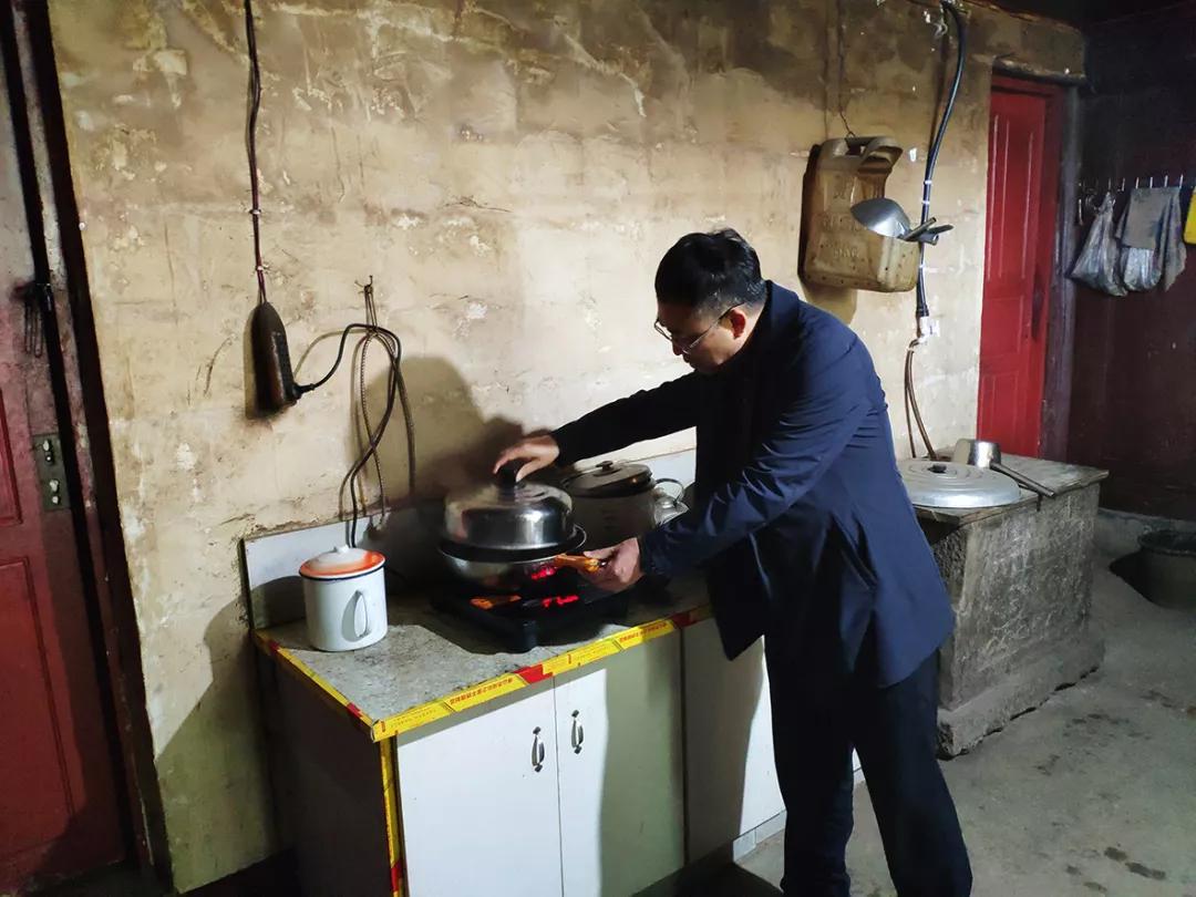 范贵川指出,近年来,在当地党委政府的坚强领导和精确部署下,通过各级