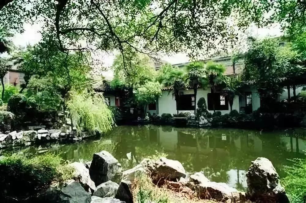 黄山炮台又称江阴要塞,自古为军事要地,包括沿江的君山,肖山,长山及