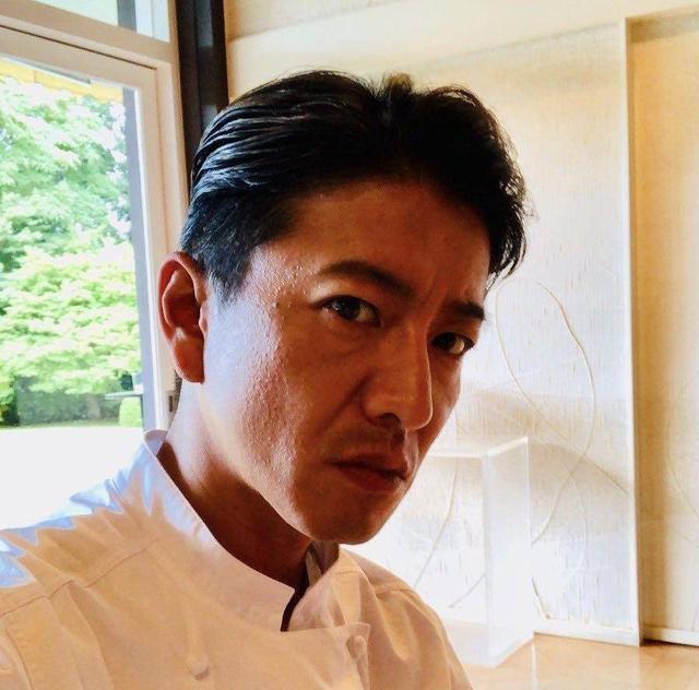 木村拓哉包包首公开证件照帅到不行意外暴露和前队友真实关系