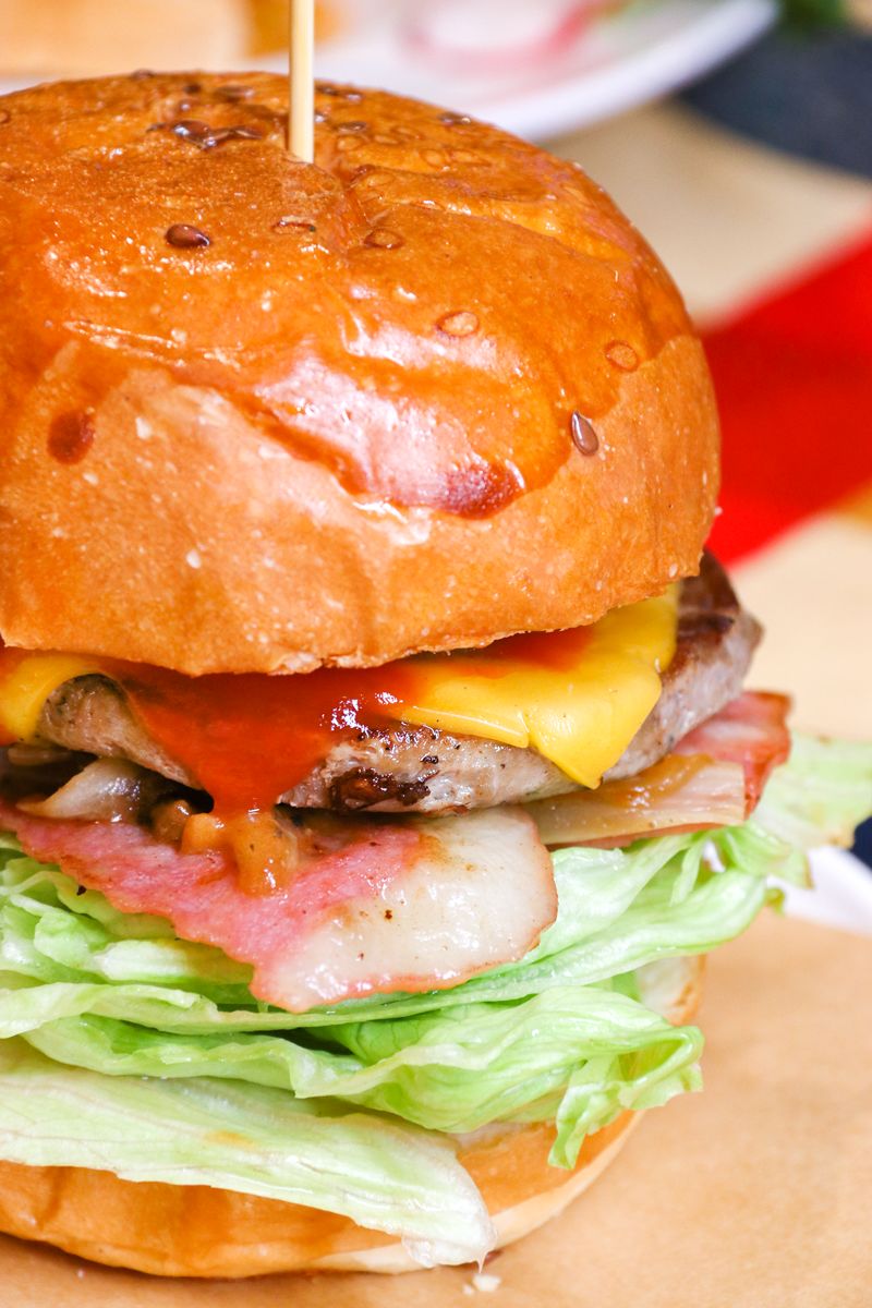 泉州街头惊现8层高爆蛋流心汉堡说实话是真的不好吃