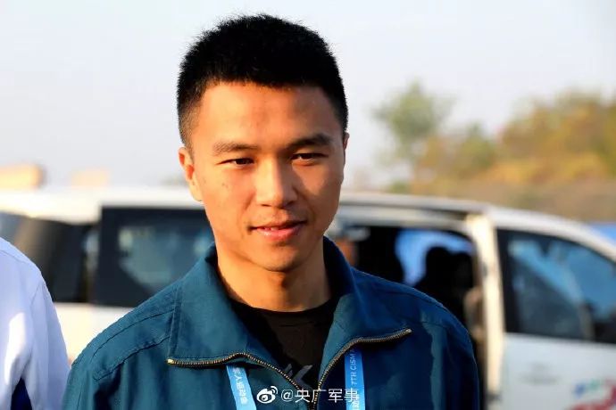 中国队获得武汉军运会男子25米手枪军事速射团体冠军10月19日,中国队