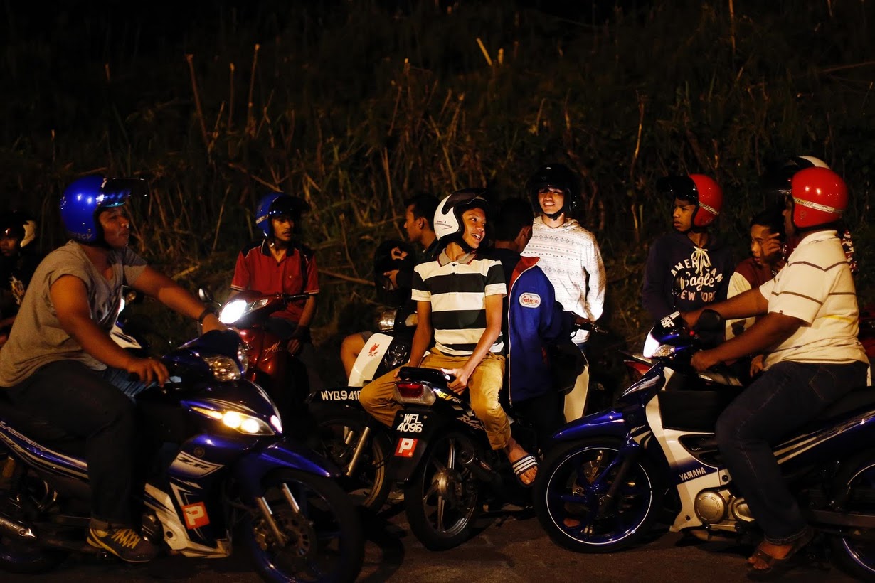 直击马来西亚的摩托车党,夜间玩命飙车