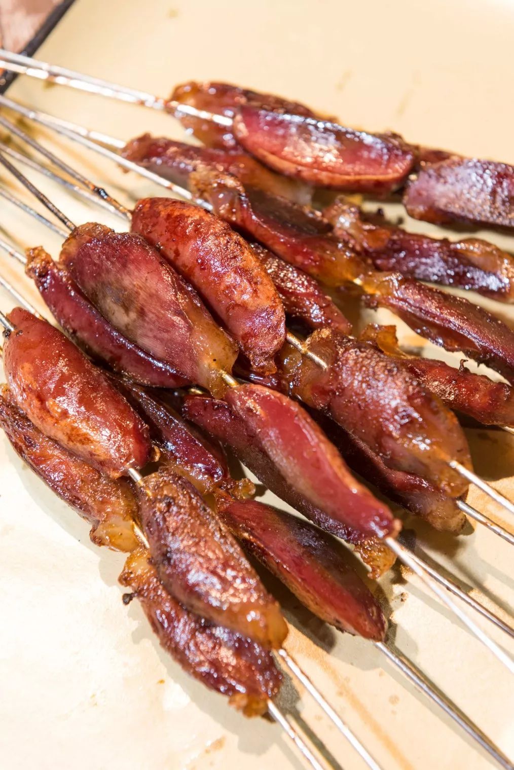 油光锃亮,外皮酥脆,肉质新嫩,细细品味能感受到鹅肉特有的鲜香"常吃鹅