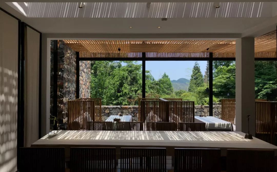 秋日徒步杭城高峰露台星河赏景炭火煮茶享闲暇时光睡