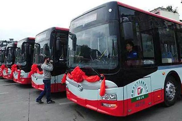 以新都鸿运大道公交站为起点,以万贯青白江市场三期一批次项目为终点