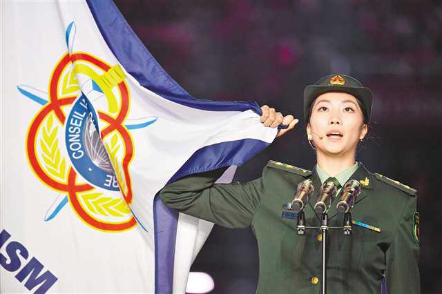 中国女排运动员,重庆妹子袁心玥代表全体运动员宣誓