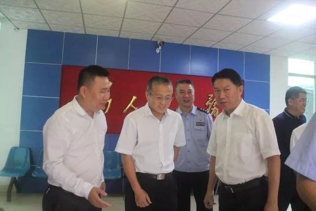 海口市委副书记政法委书记鲍剑带队深入云龙镇调研基层派出所建设工作