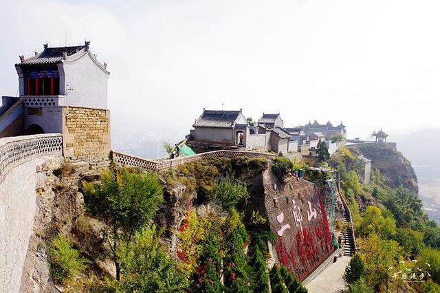 陝北神木二郎山黃土高原上的綠腰帶