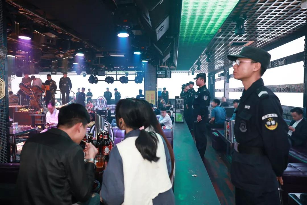 衡阳重拳整治毒黄赌410余名警力突击两家酒吧