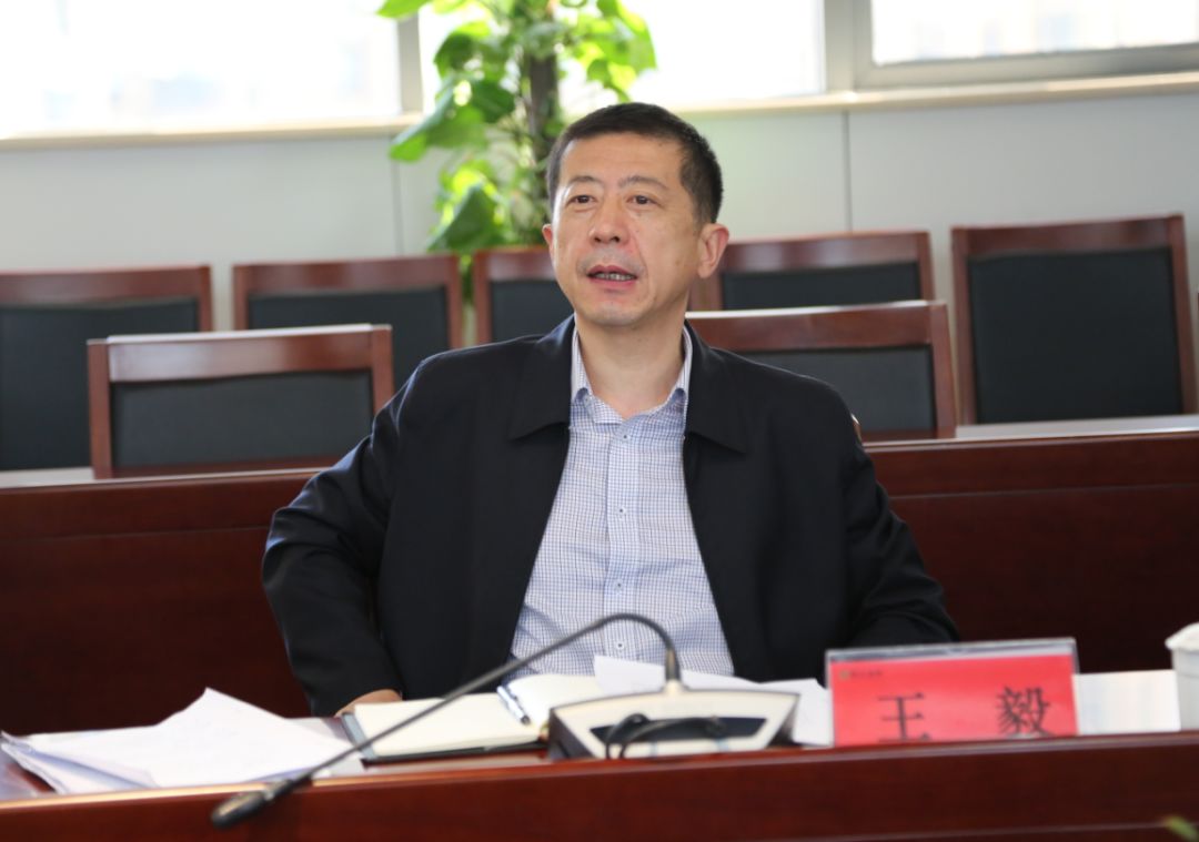 会上,吴天董事长首先对王毅一行表示了欢迎,随后就公司近两年来的业务