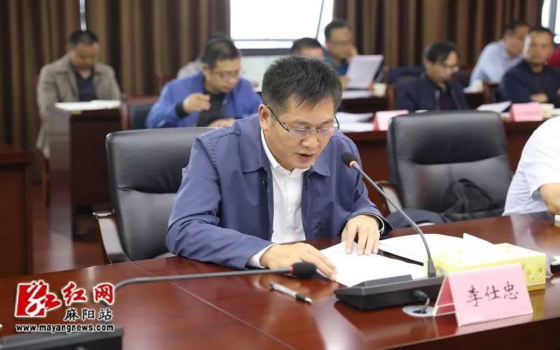 县委书记李卫林就本人教育工作实绩进行述职副市长欧阳明主持通报会省