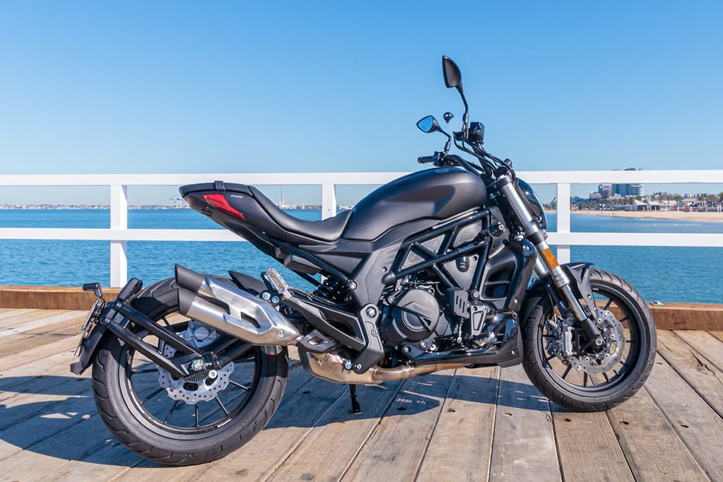 外媒眼中的贝纳利502c最佳lams巡航摩托车