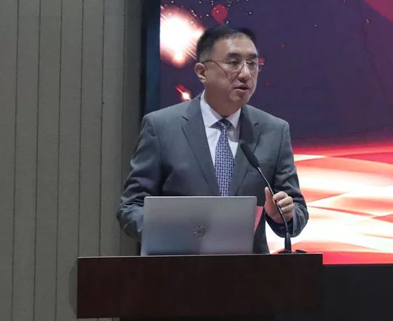 随后,中山医院党委副书记李耘"医联体同质化管理探索与实践"的主旨