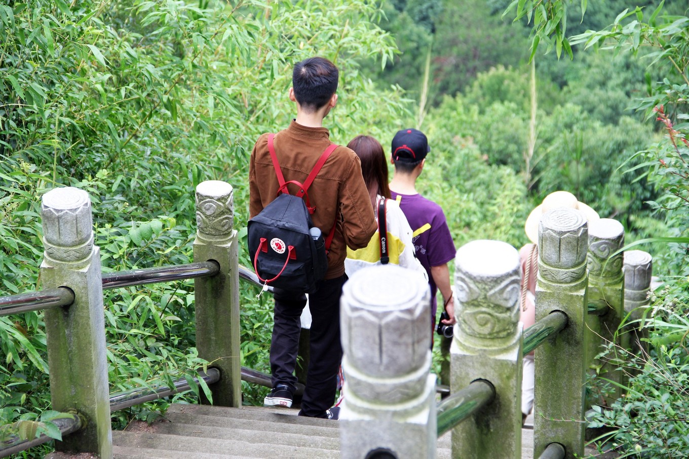 登高靈谷峰瞰撫州全景山頂拜佛據說相當靈驗