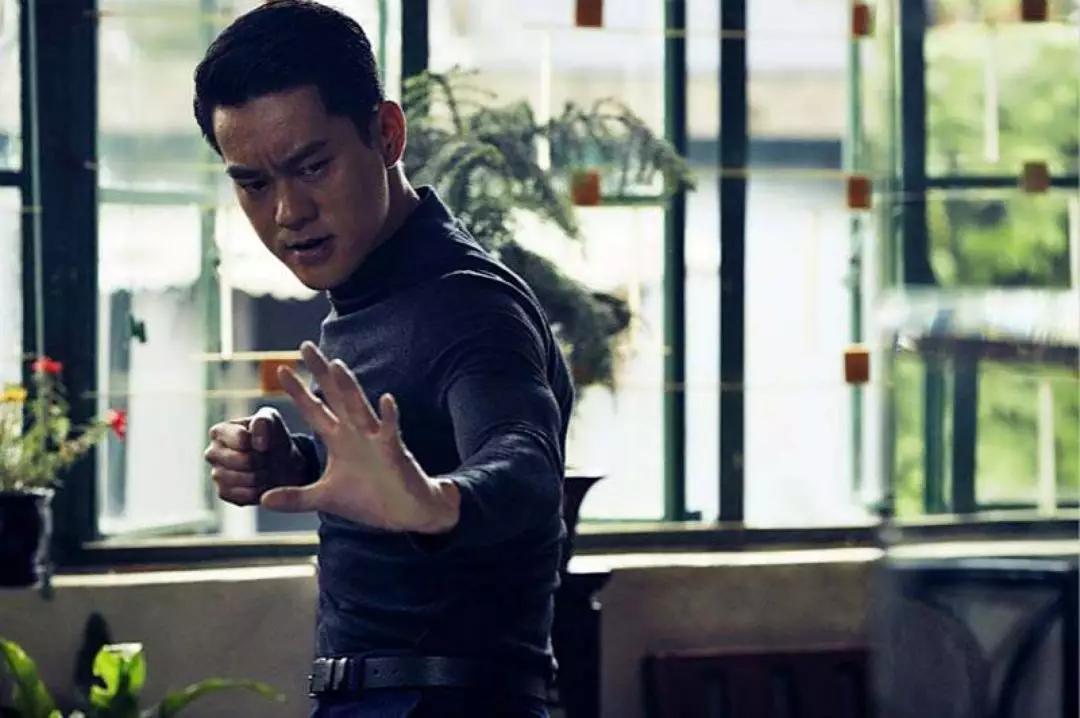 这位由李香凝亲自选定的李小龙扮演者,无疑将与他的师傅叶问再次"为国